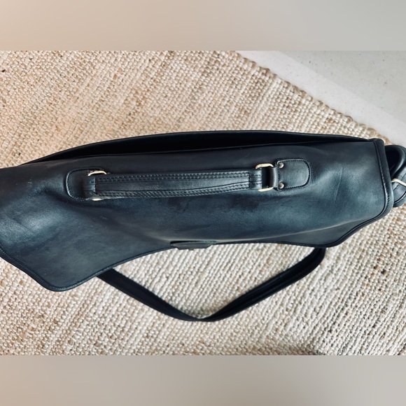 COACH VINTAGE | Unisex 1990s Vintage Coach Leather Messenger Bag - Picture 9 of 15